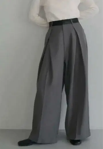 허리 인조 가죽 트윌 턱 팬츠 그레이/fosie 같은 형태