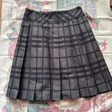 BLACK LABEL 라메 플리츠 스커트