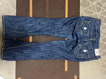 TRUERELIGION 로우라이즈 부츠컷 데님 Joey bigT 모델