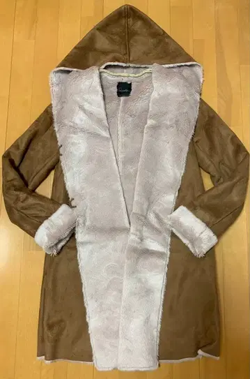 어반리서치 로쏘 후드 부착 브라운 무스탕 코트