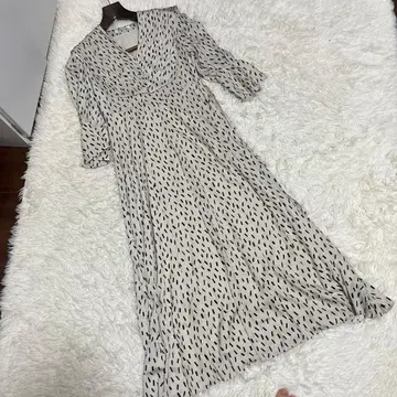 SNIDEL 빅 컬러 클래시컬 원피스 아이보리 도트