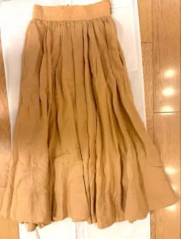 베이지 맥시 플레어 스커트