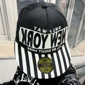 NEW YORK 스트라이프 캡 SWAG