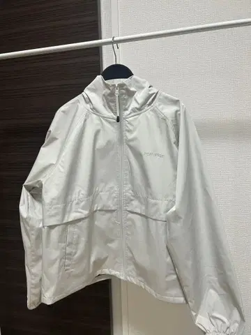 CONVERSE 후드 부착 화이트 아우터