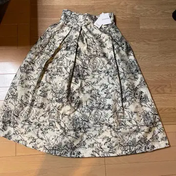 tocco closet 꽃무늬 스커트 M 사이즈 신비 택 포함
