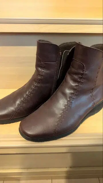 브라운 가죽 사이드 고어 부츠