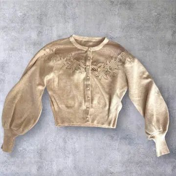 새상품급 herlipto 퍼 립 투 레이스 가디건 펄 버튼 S 베이지