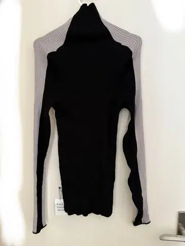 Oui mais non 리브 터틀넥 한국