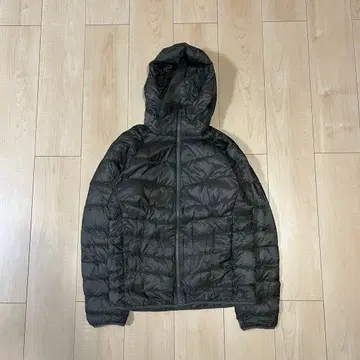 UNIQLO 라이트 다운 카키 S 몽벨 스타일