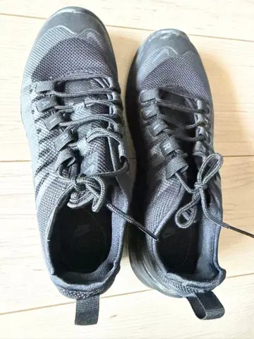 메쉬 어퍼 블랙 스니커즈