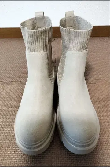 리브 니트 삭스 부츠 L 베이지 GU