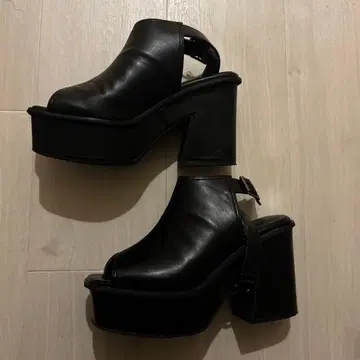 AZUL by moussy 통굽 샌들