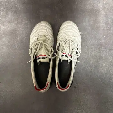 미즈노 축구화 화이트/레드