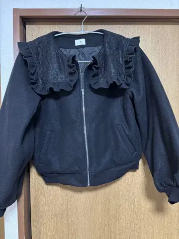 merry jenny 프릴 달린 블랙 자켓
