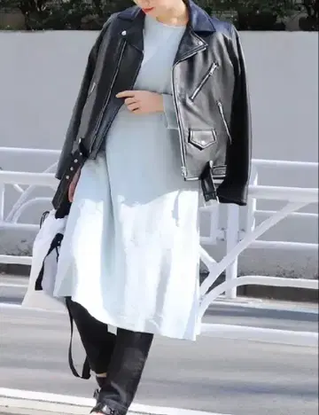 저널 스탠다드 스카이블루 니트 롱 원피스 긴팔