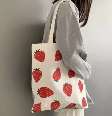 딸기 무늬 캔버스 숄더백