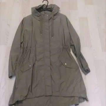 anyfam 카키색 후드 부착 스프링 마운틴 후드티 중고품