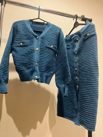 N. 파랑 리브 가디건과 스커트 셋업