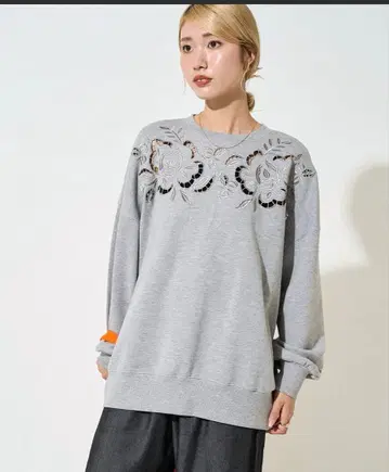 FREAK'S STORE 플라워 컷 자수 쭈리 맨투맨 풀오버