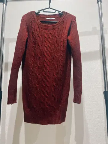 그레일 버건디 케이블 니트 롱 원피스