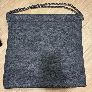 퀼팅 그레이 숄더백 파우치 포함