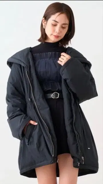 스나이델 니시카와 모즈 다운 코트