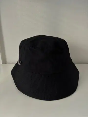 MACK BARRY 블랙 버킷햇 안전핀 포함