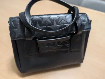 블랙 별 모양 엠보싱 숄더백
