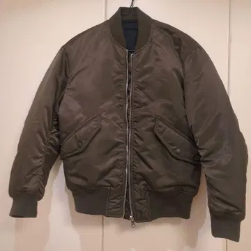 유니클로U MA-1 스타일 자켓 올리브 & 네이비 리버풀 M 사이즈