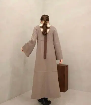 Acka 백 오픈 플레어 원피스