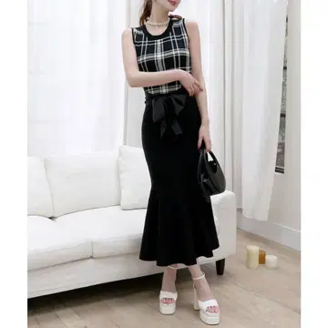 ROYAL PARTY 허리 리본 슬리브리스 머메이드 니트 원피스