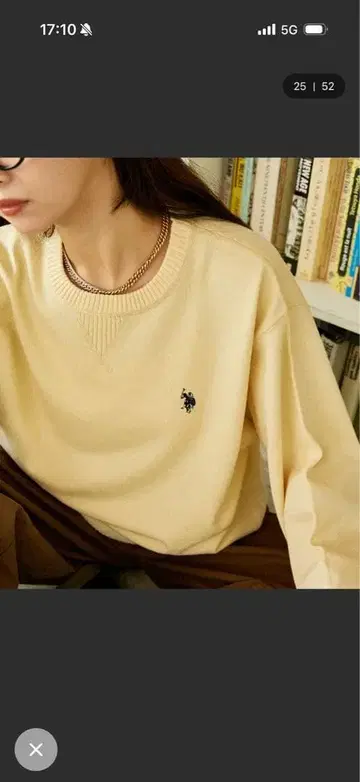 크림색 긴팔 니트 스웨터