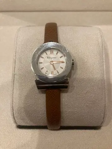 살바토레 페라가모 손목시계 간치니
