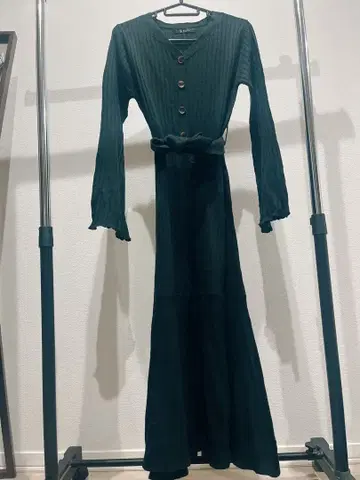 다크 그린 리브 니트 원피스