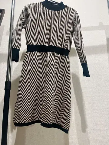 지그재그 패턴 긴팔 원피스