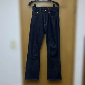 스나이델 SWFP224202 백 슬릿 데님 팬츠