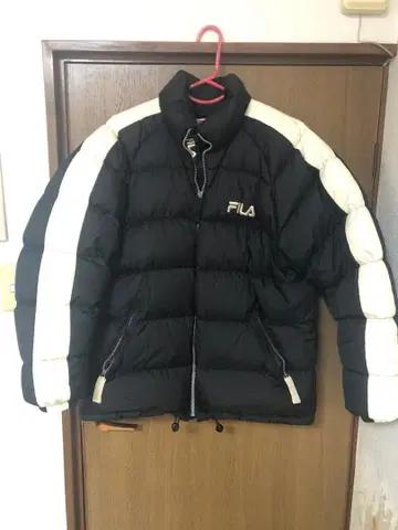 브랜드: FILA - 색상: 블랙/화이트 - 디자인: 다운 자켓