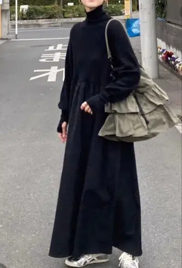 코너즈byKR 터틀넥 긴팔 니트 원피스 블랙