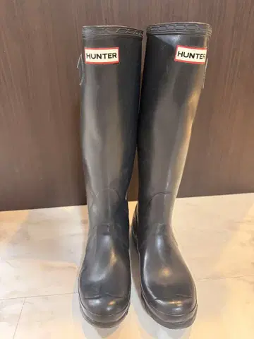 HUNTER 블랙 롱 부츠 버클 포함