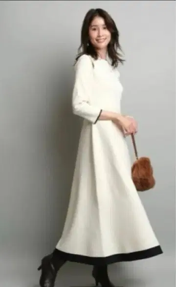 미카 씨 콜라보 재스 그리티 숄더 슬릿 레이디 원피스