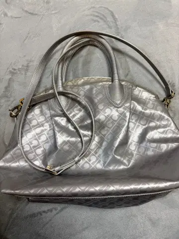 게라르디니 실버 숄더백