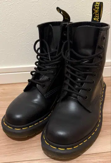 닥터 마틴 1460 W 블랙 UK3 8홀 부츠