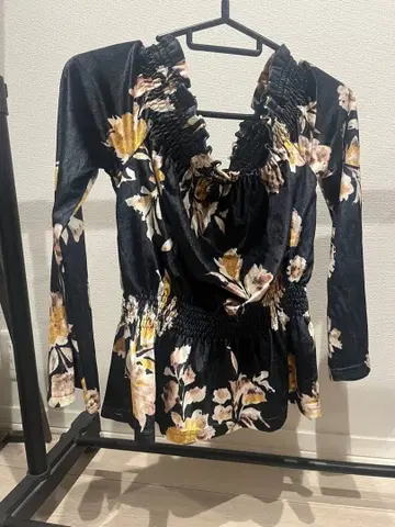 립 서비스 꽃무늬 긴팔 상의