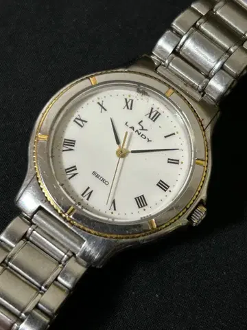 LANDY. SEIKO 쿼츠 손목시계. 작동품
