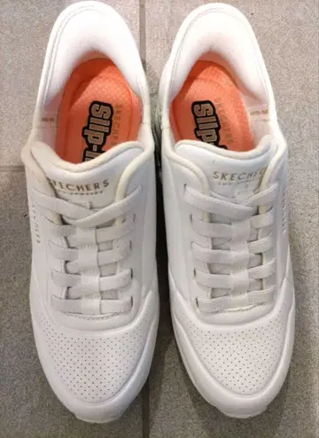 스케쳐스 SKECHERS 슬립인즈 24cm 스니커즈 새상품급