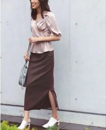 [ FRAY I.D ] [ 새상품급 ] 사이드 슬릿 스웨이드 스커트