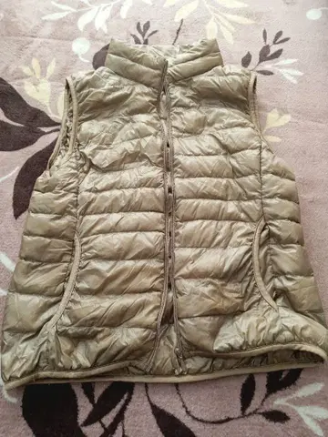 카키 퀼팅 다운 베스트