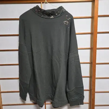 자수 장식 그린 긴팔 티셔츠