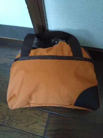 택 포함 미사용 새상품 Over rand 레어 taxi bag 오렌지