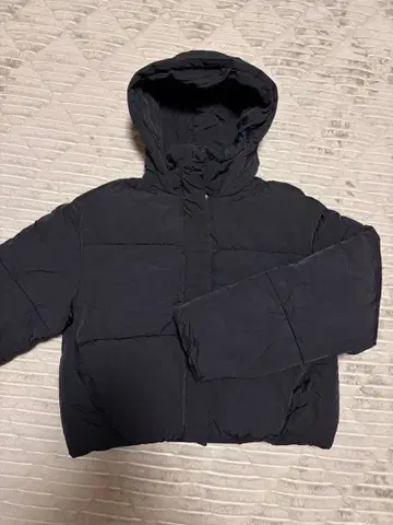 [ 새상품급 ] ZARA 숏 기장 다운 자켓 블랙 XS